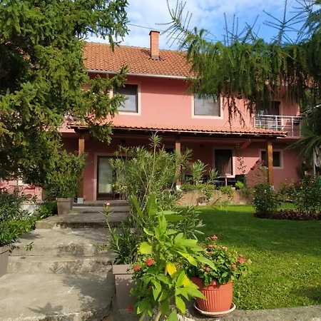 1 Apartment *